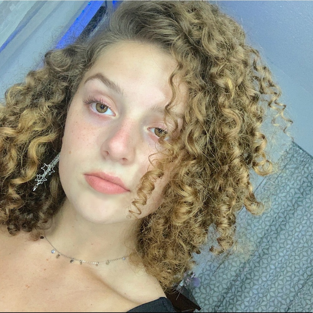 Meet your Posher, Abby